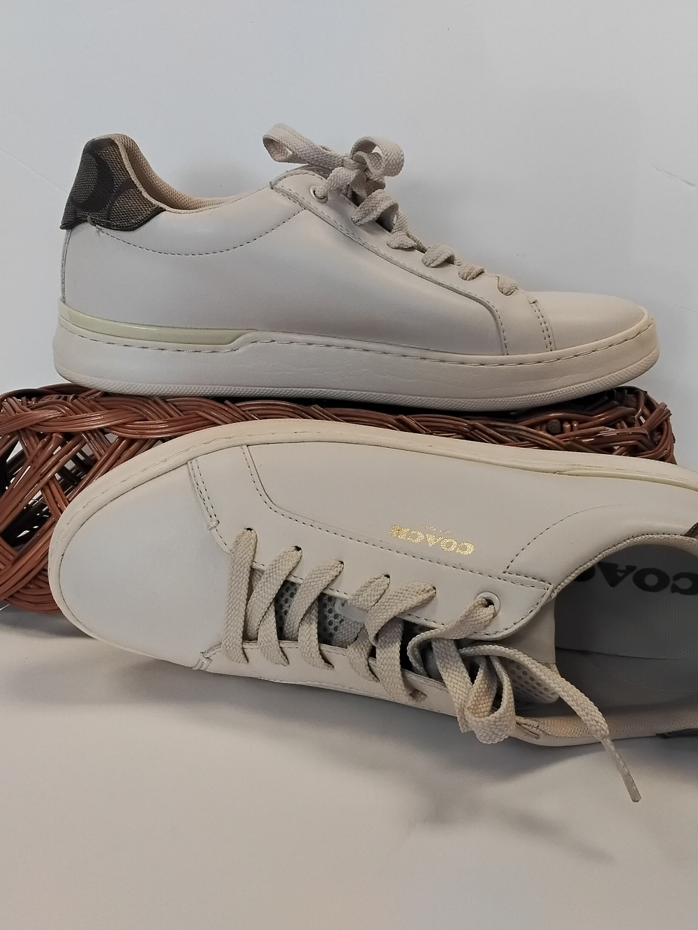 Coach Cream-White Leather  W/9B Low-Top Sneakers with Brown Heel Patch